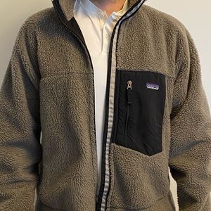 taupe patagonia fleece; size large